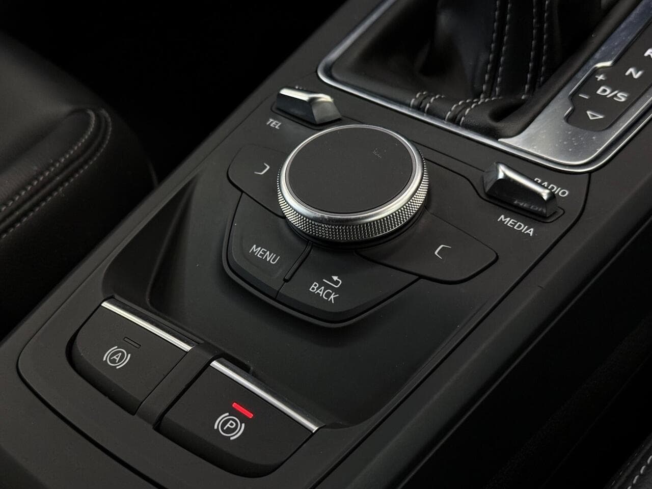 Audi Q2 thumbnail Misc Controls