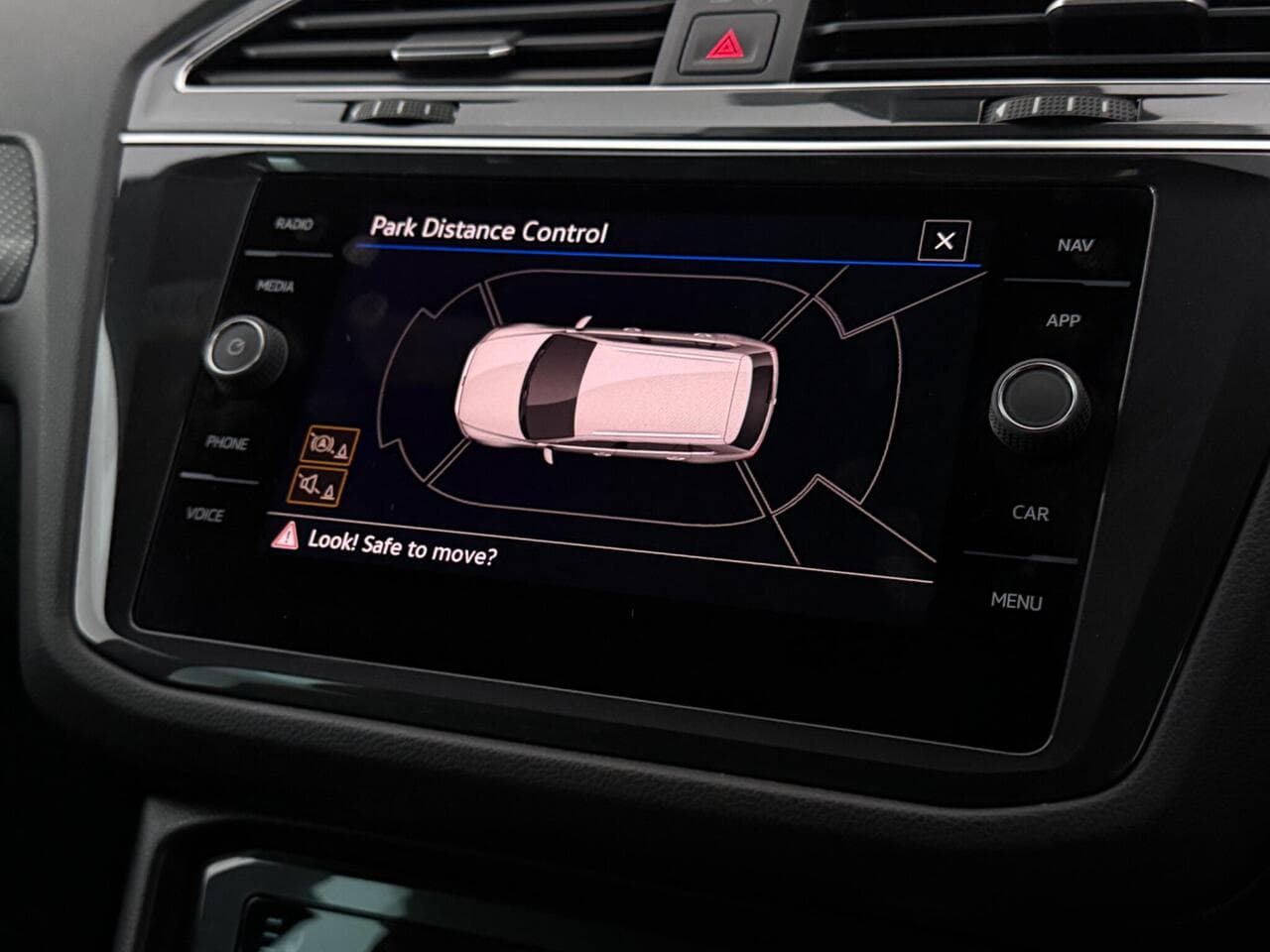 Volkswagen Tiguan thumbnail Infotainment System