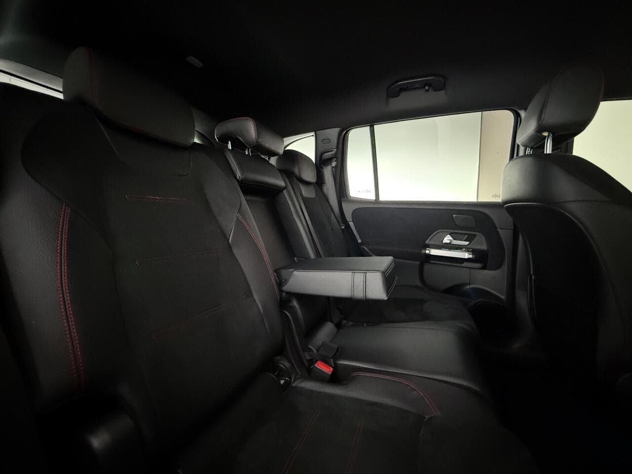 Mercedes-Benz GLB thumbnail Seats Rear