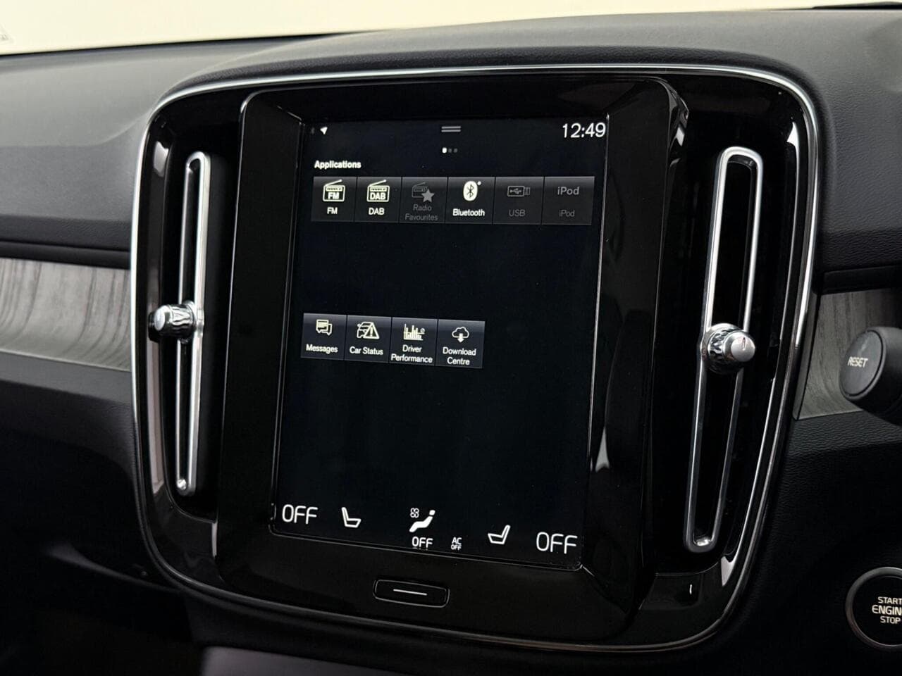 Volvo XC40 thumbnail Infotainment System