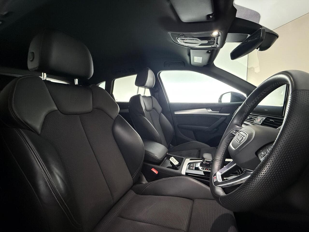 Audi Q5 thumbnail Seat Driver