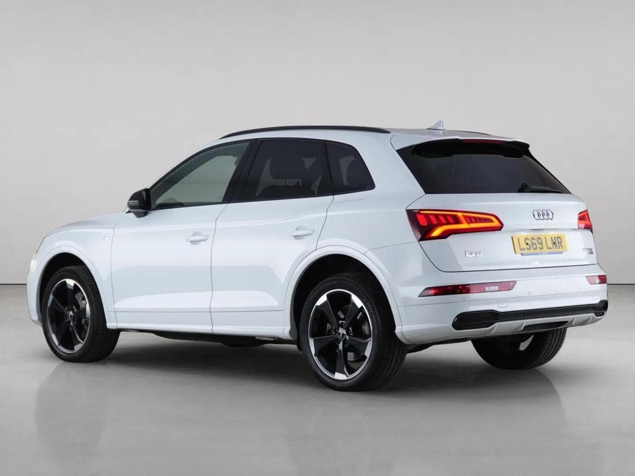 Audi Q5 thumbnail Rear Left