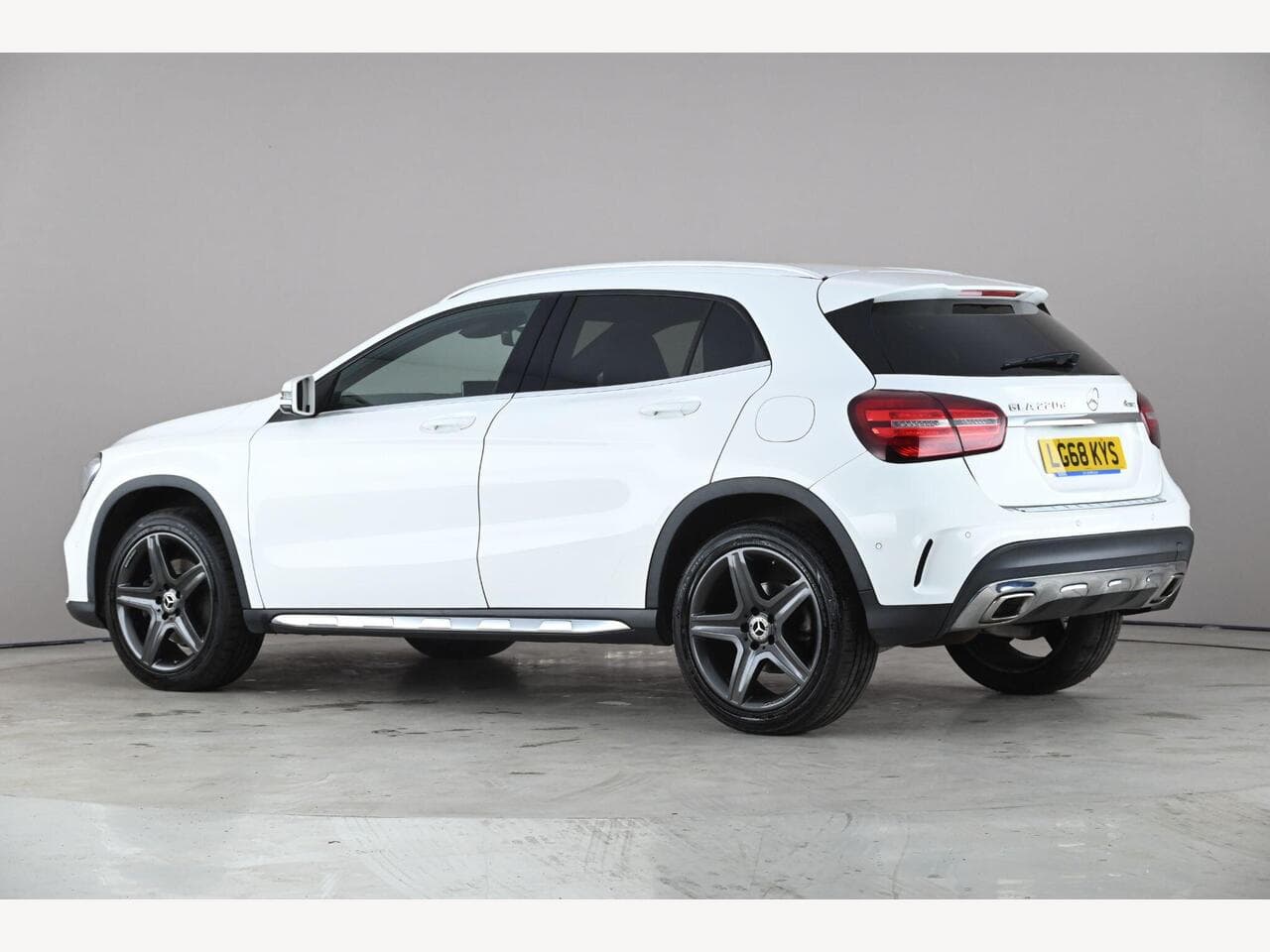 Mercedes-Benz GLA thumbnail Side Left