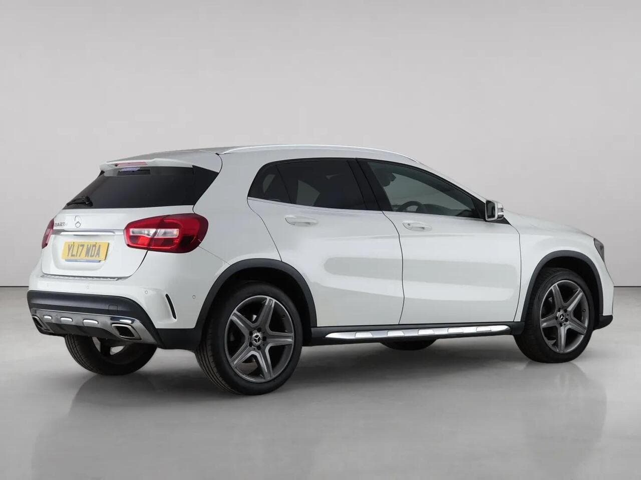 Mercedes-Benz GLA thumbnail Rear Right