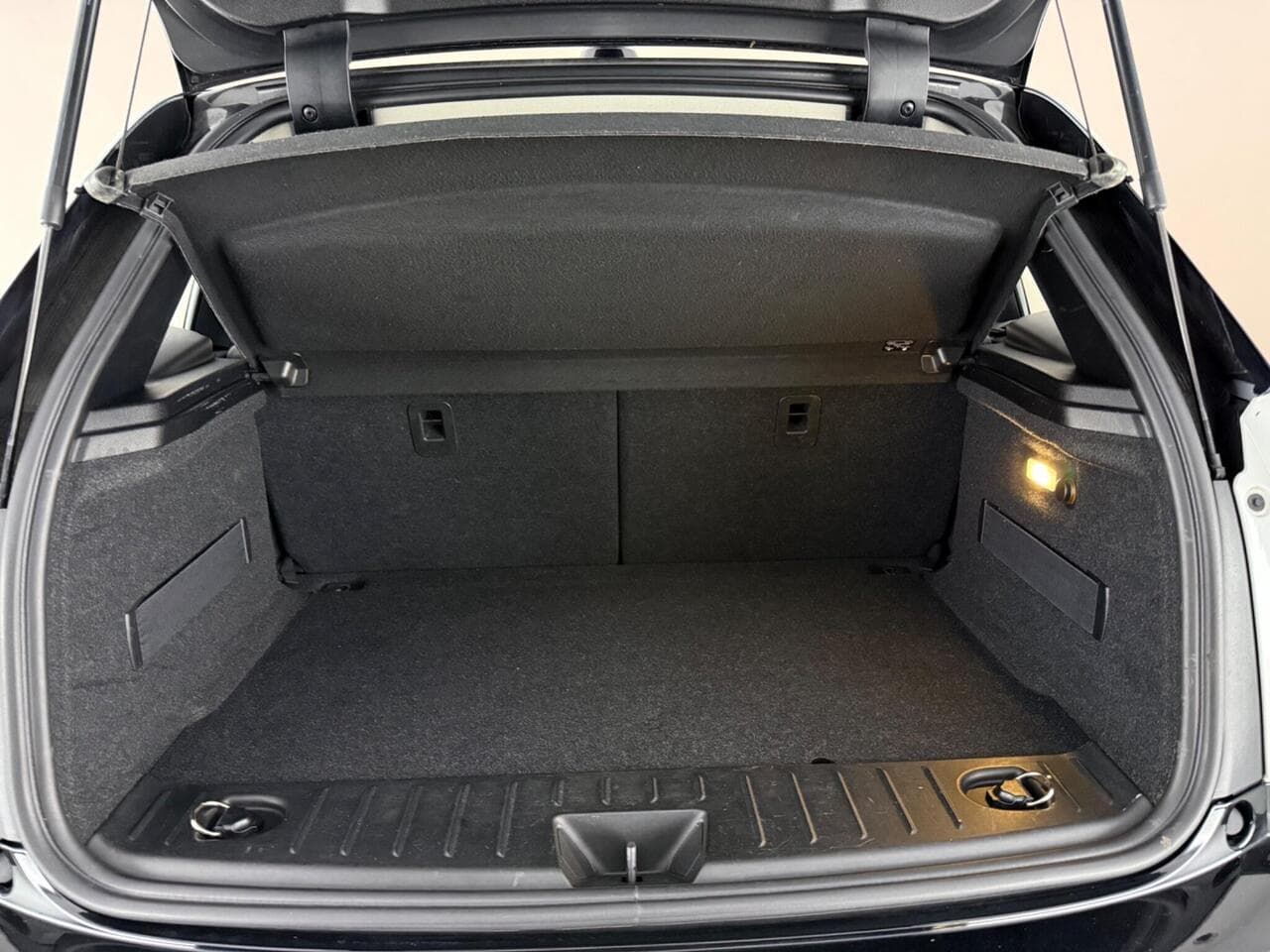 BMW i3 thumbnail Boot
