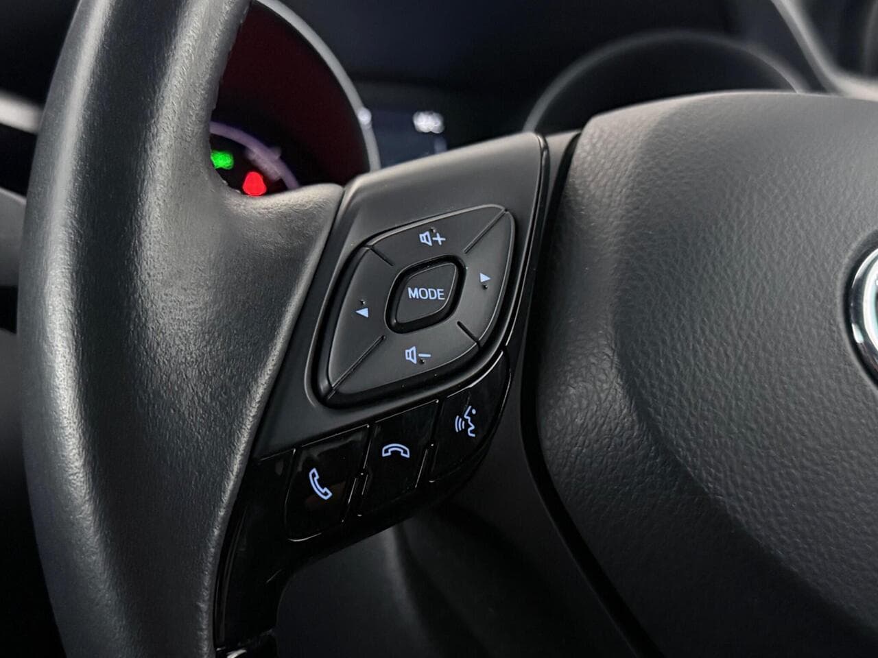 Toyota C-HR thumbnail Misc Controls