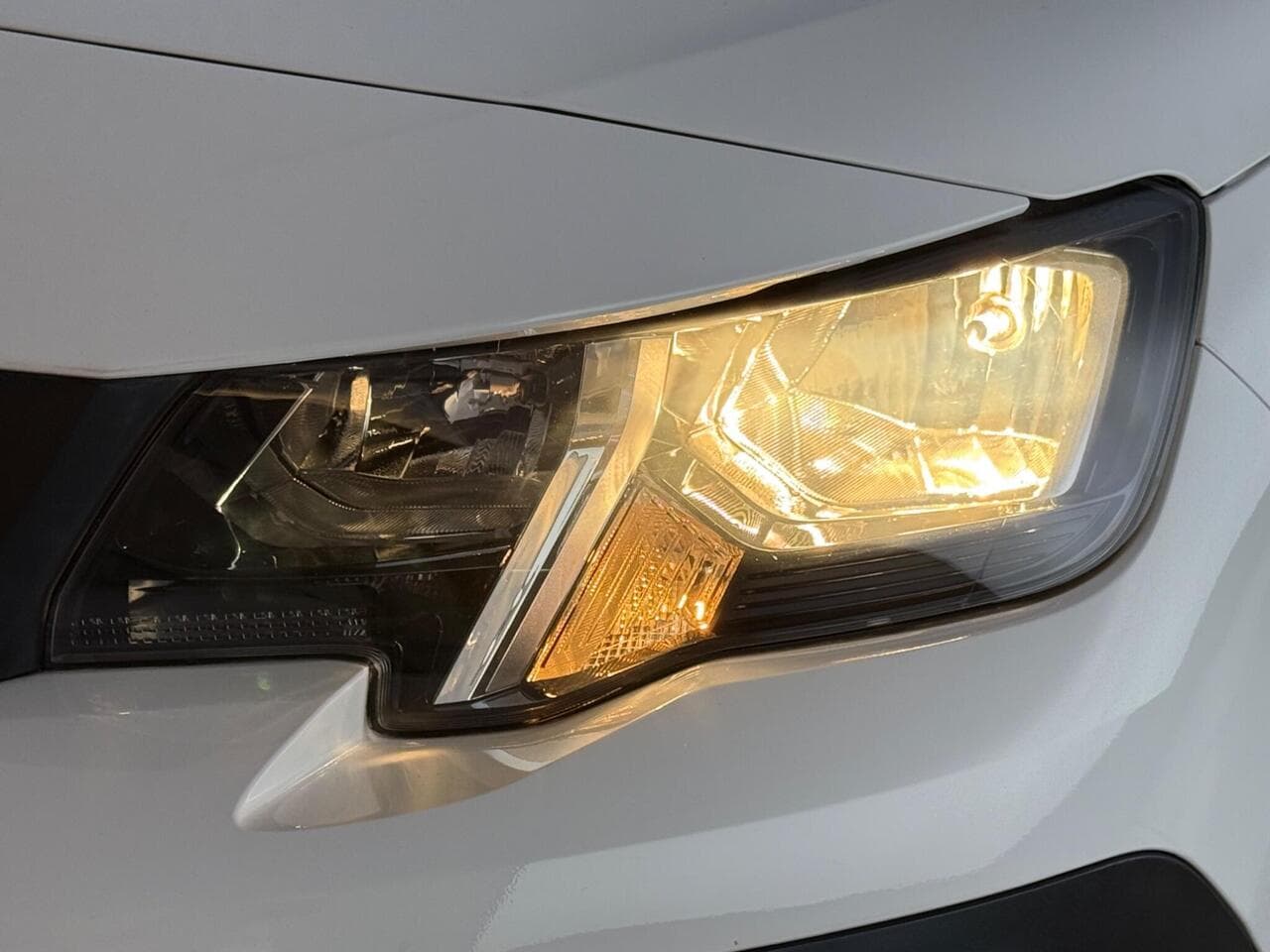 Peugeot Partner thumbnail Lights Front