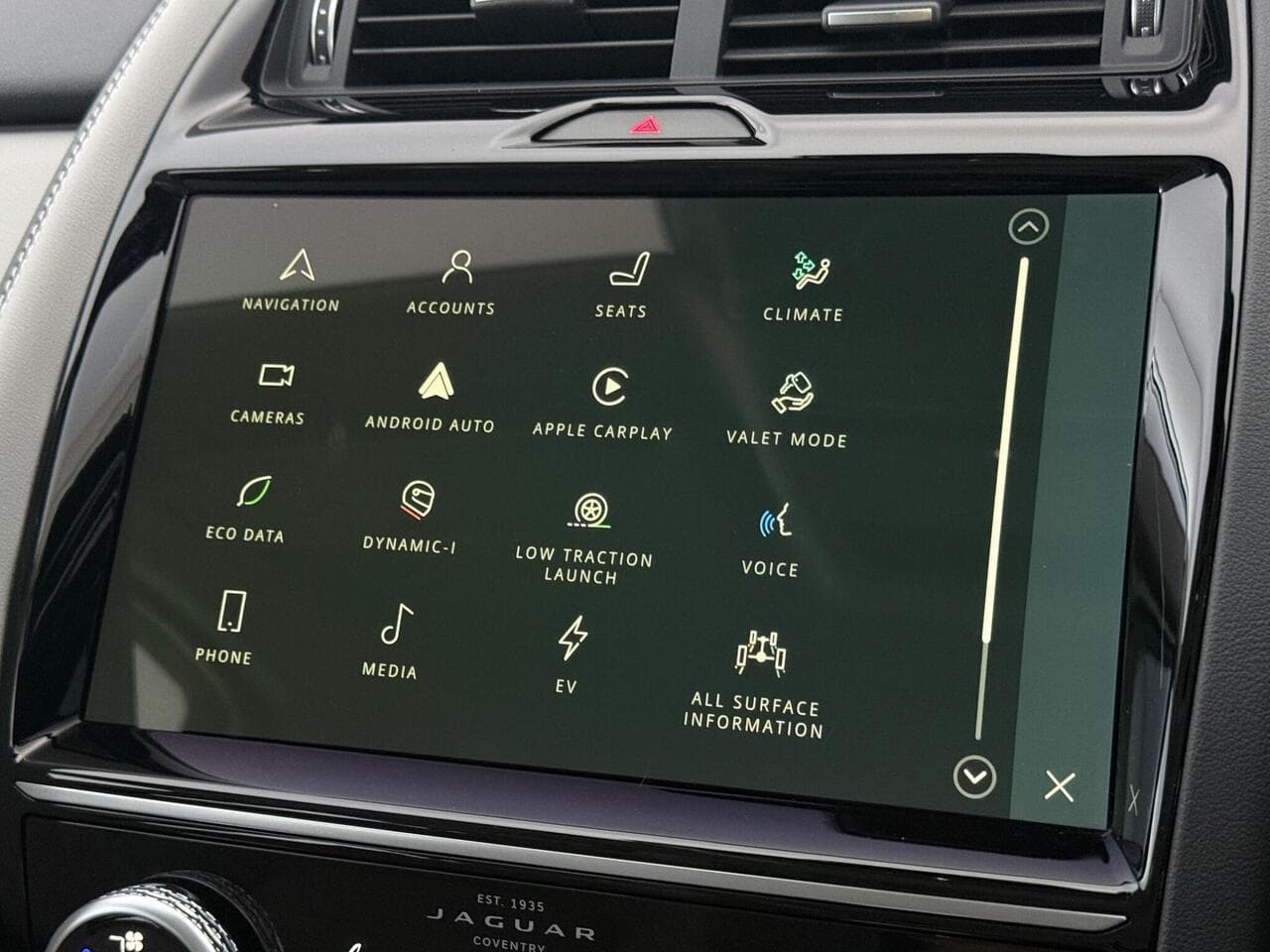 Jaguar E-PACE thumbnail Infotainment System
