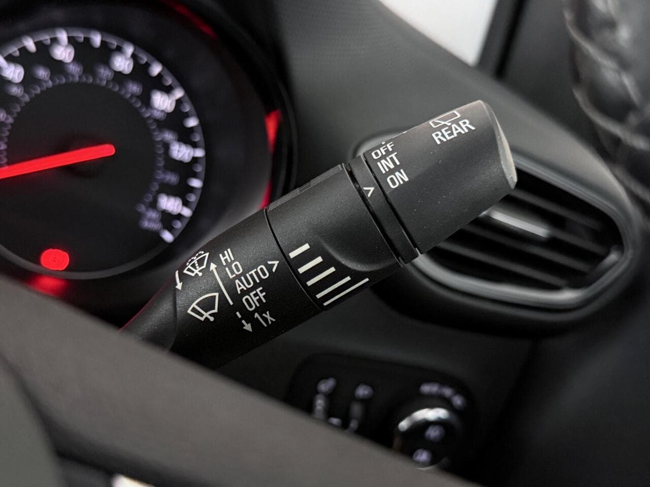 Vauxhall Crossland X thumbnail Misc Controls