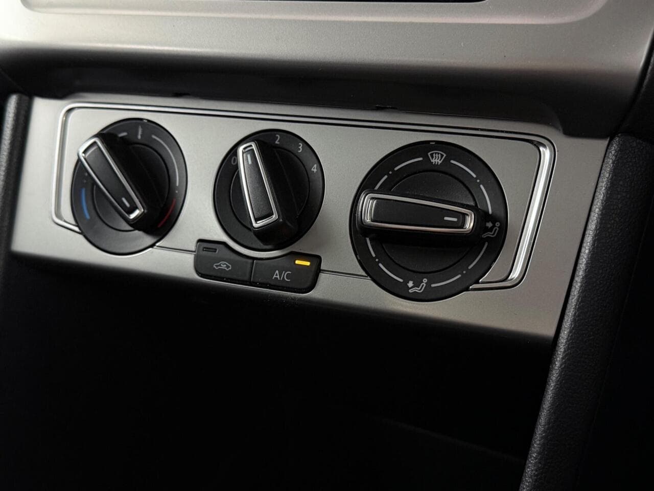 Volkswagen Polo thumbnail Misc Controls