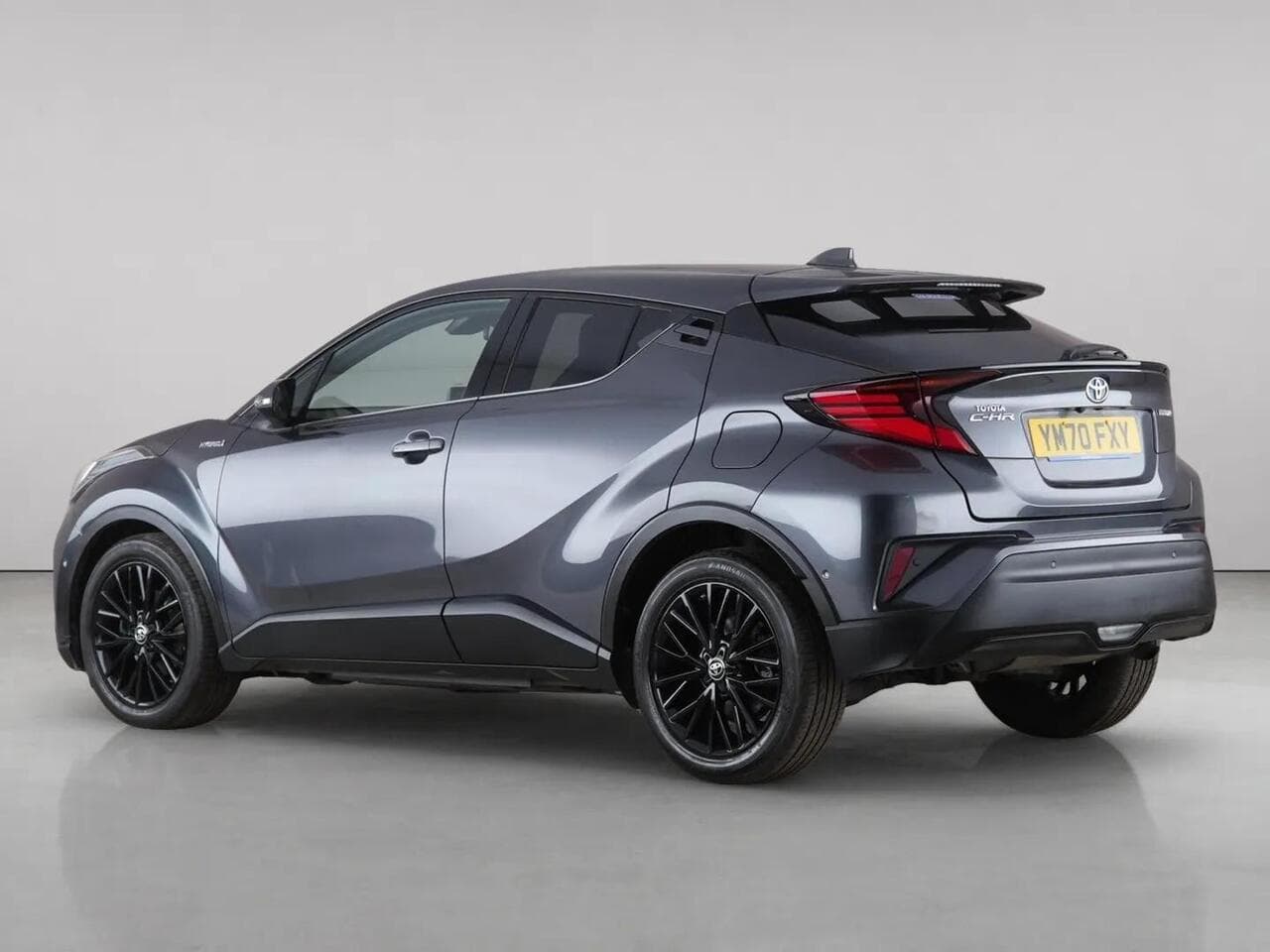 Toyota C-HR thumbnail Rear Left