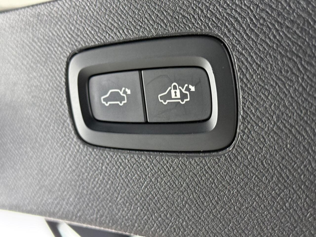 Volvo XC90 thumbnail Misc Controls