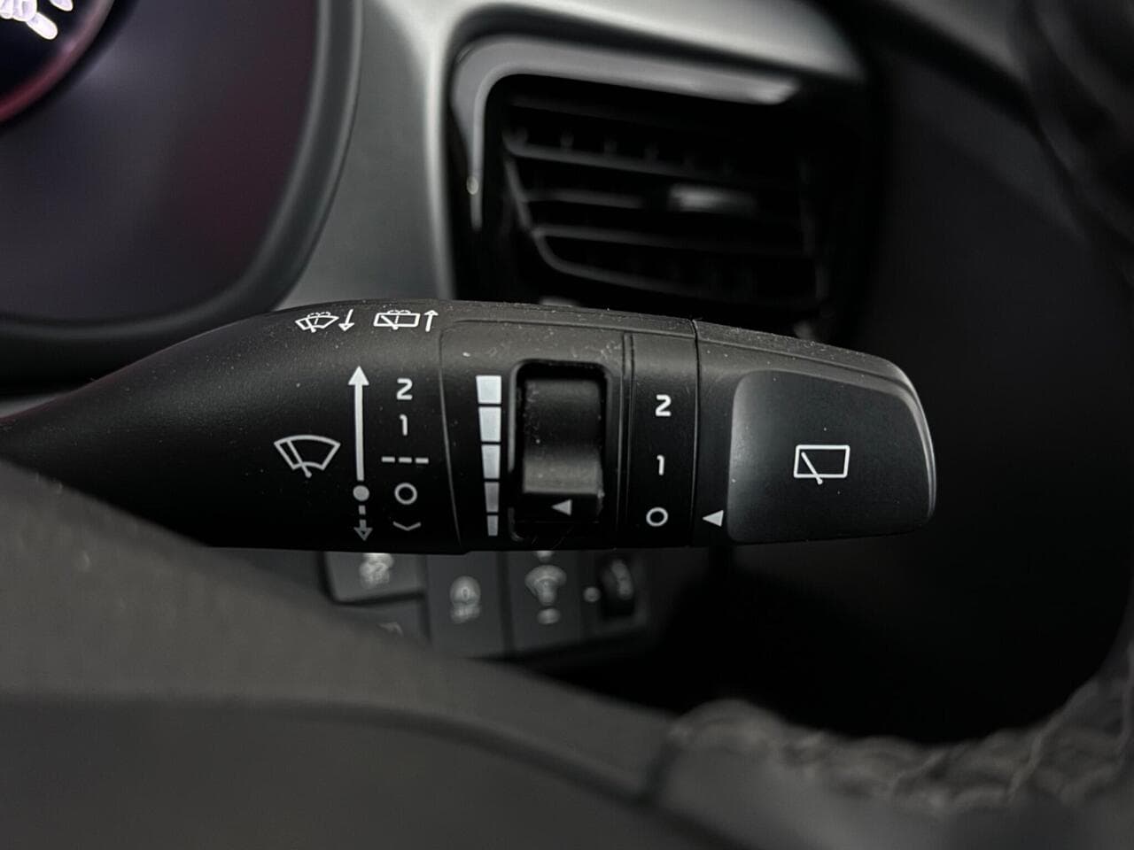 Kia Rio thumbnail Misc Controls