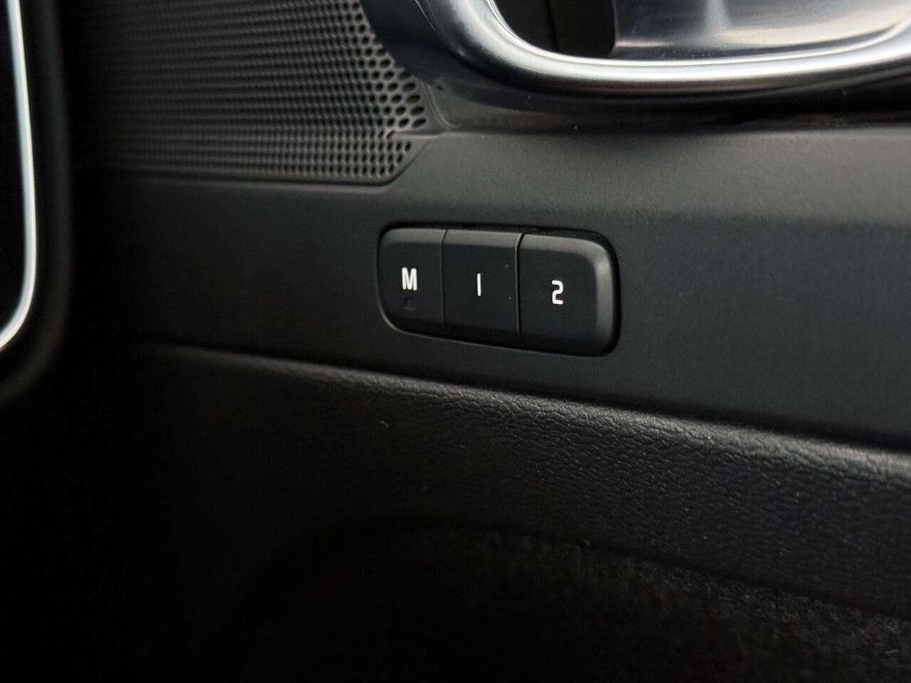 Volvo XC40 thumbnail Misc Controls