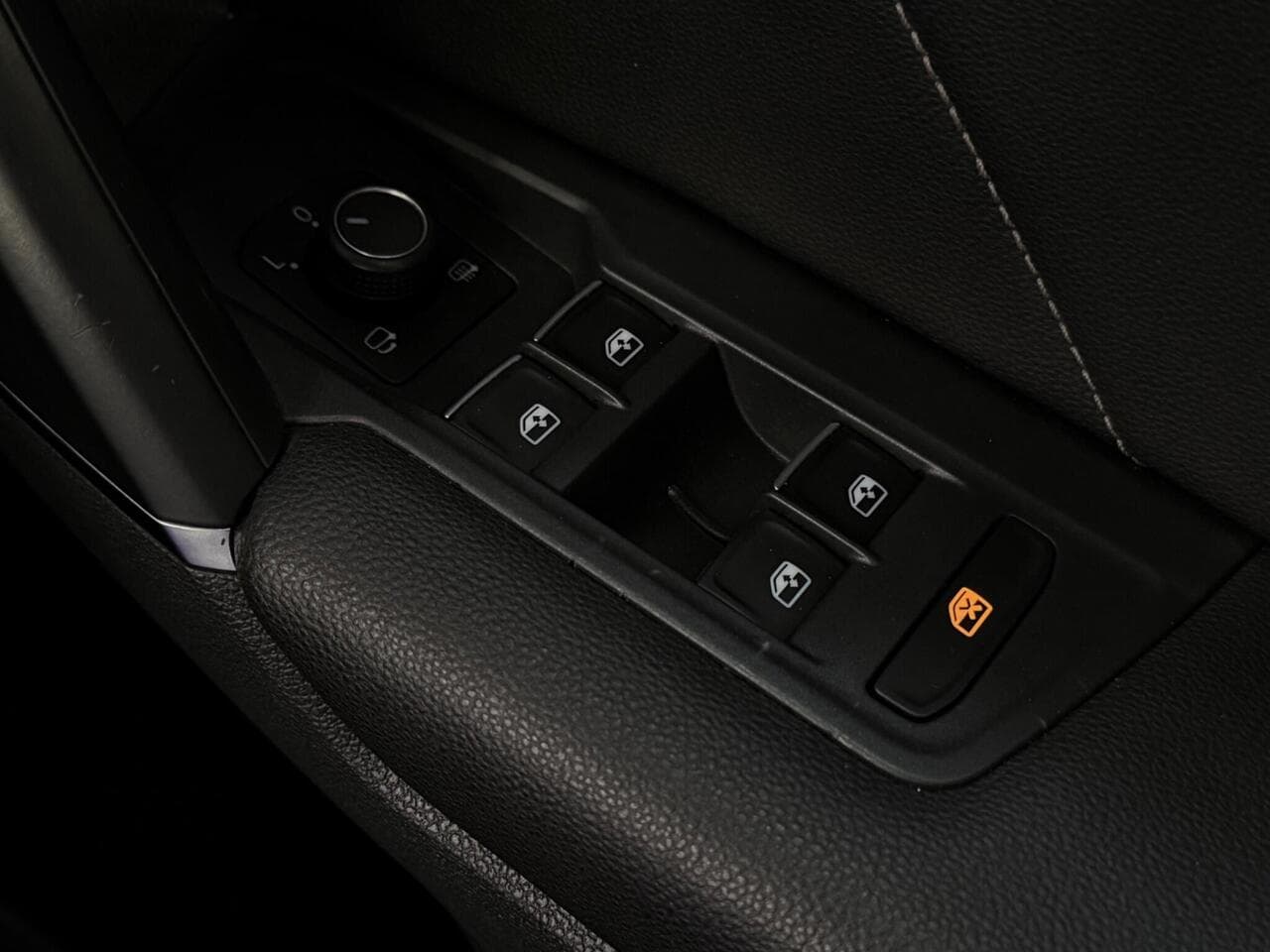 Volkswagen Tiguan thumbnail Misc Controls