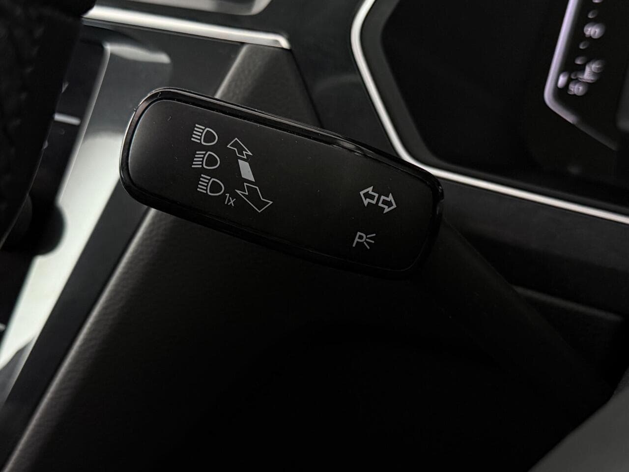 Volkswagen Tiguan thumbnail Misc Controls
