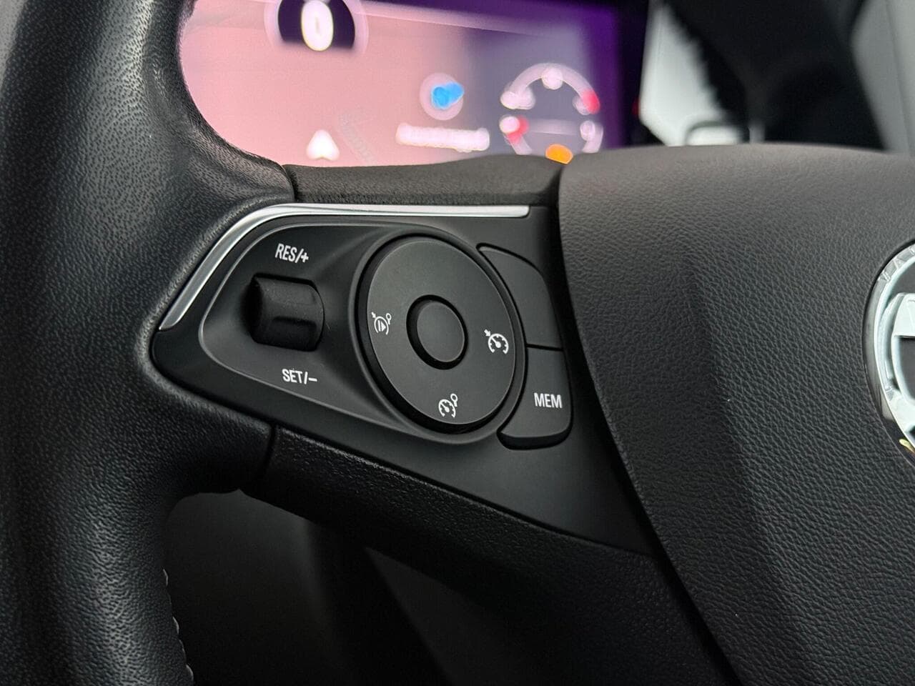 Vauxhall Grandland thumbnail Misc Controls
