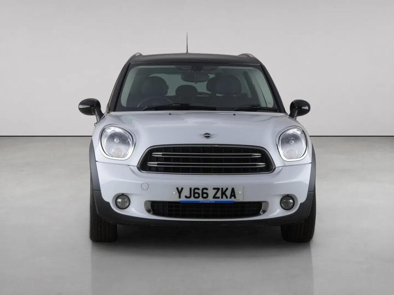 MINI Countryman thumbnail Front