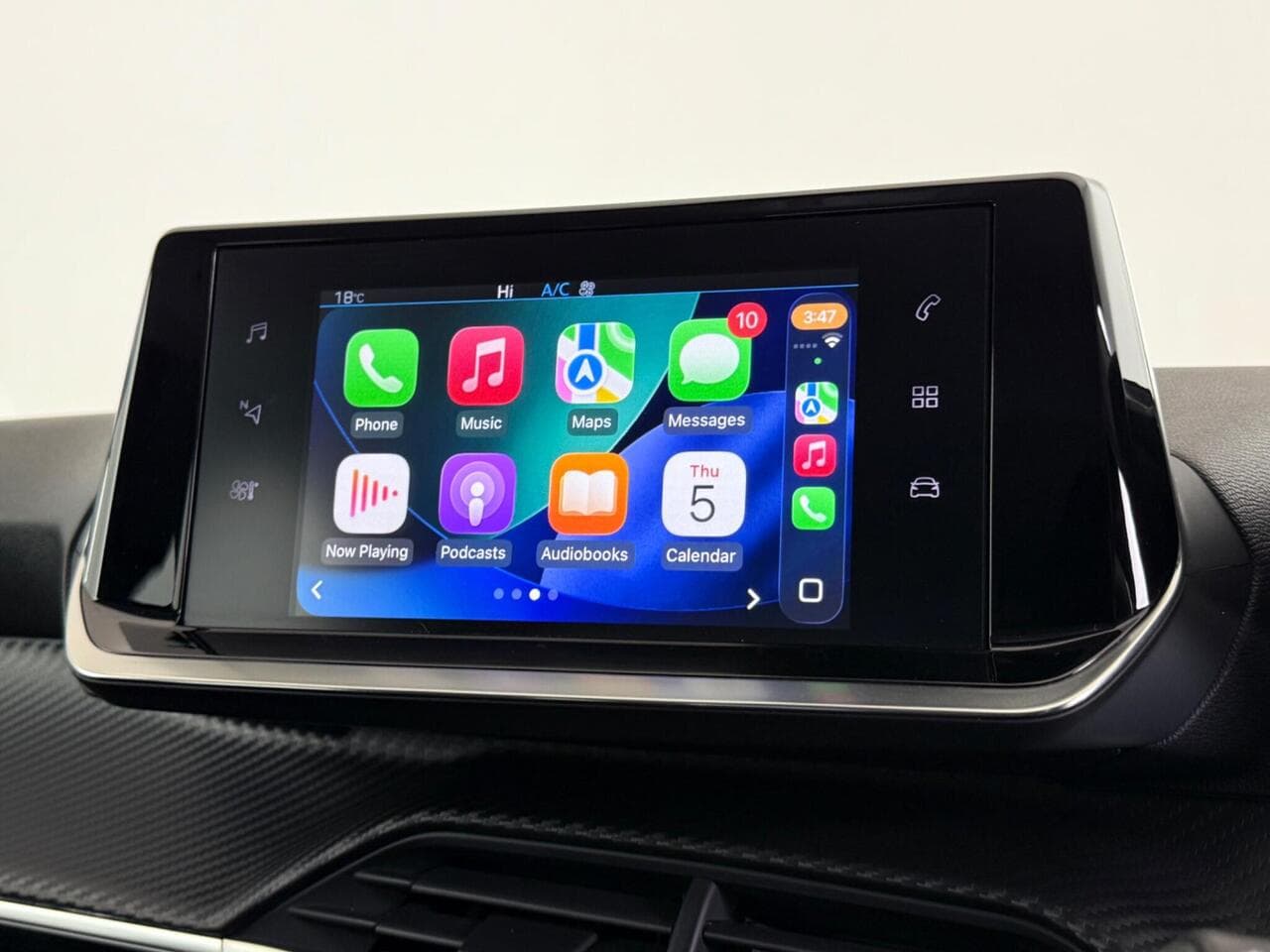 Peugeot 208 thumbnail Infotainment System