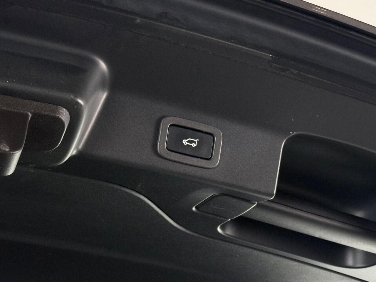 Jaguar F-PACE thumbnail Misc Controls