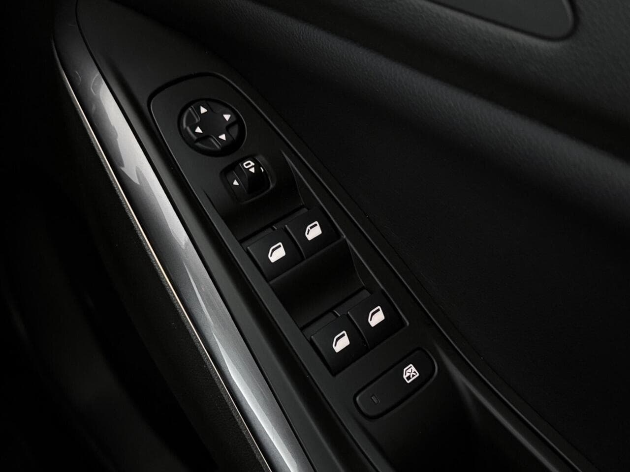 Vauxhall Grandland X thumbnail Misc Controls