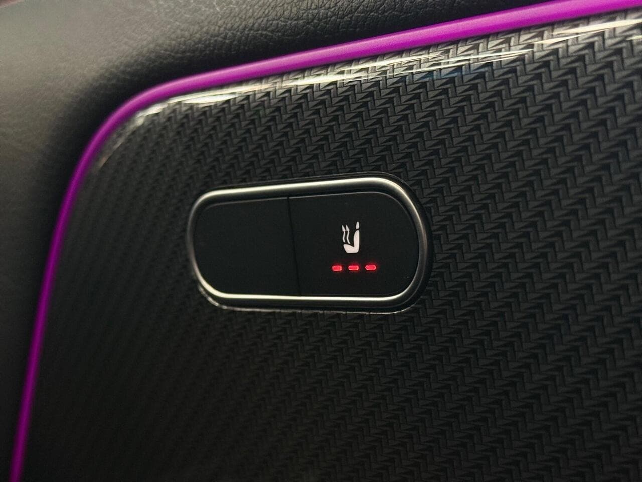 Mercedes-Benz GLA thumbnail Misc Controls