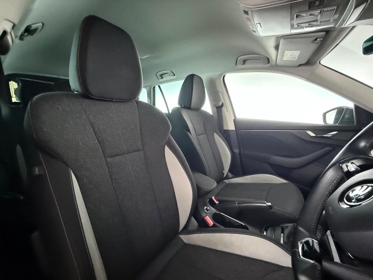 Skoda Kamiq thumbnail Seat Driver