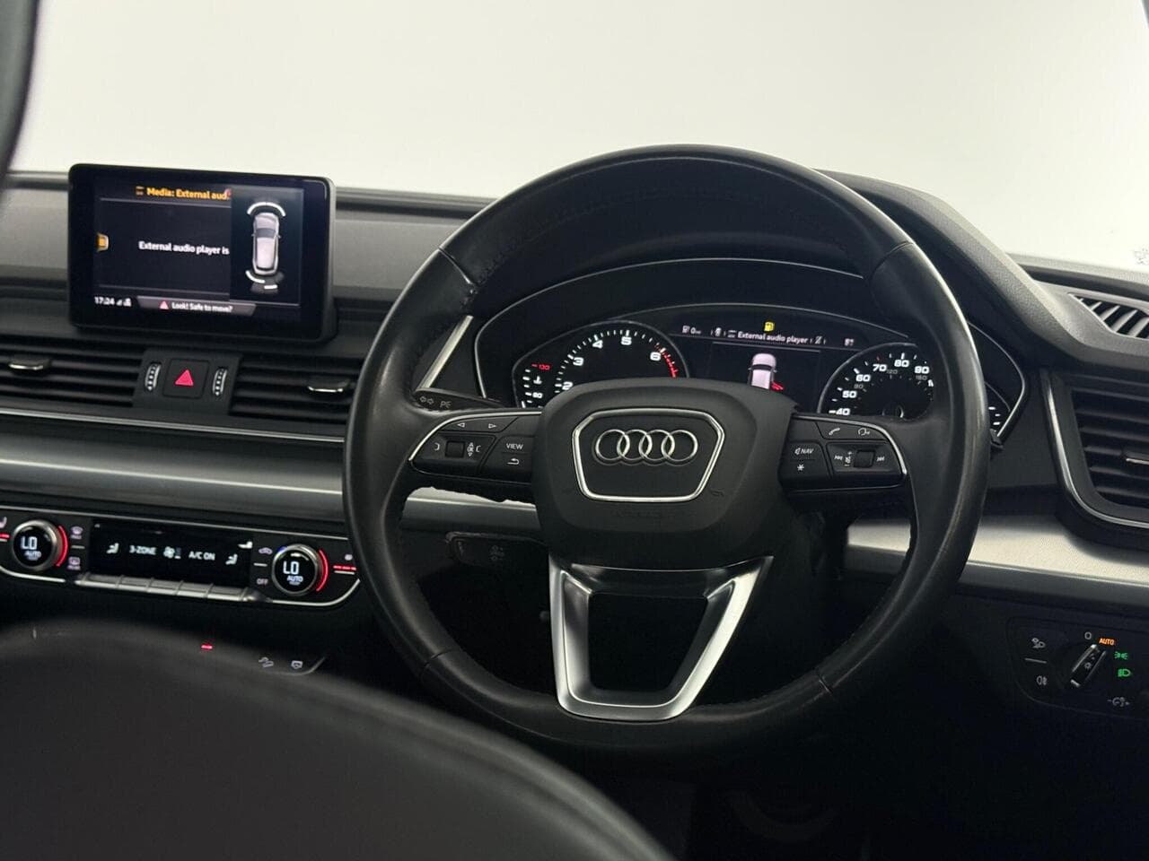 Audi Q5 thumbnail Steering Wheel