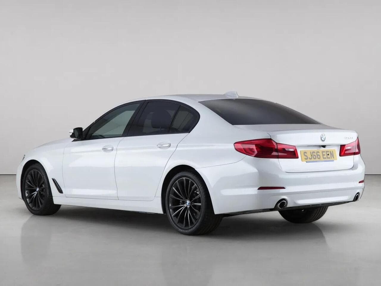 BMW 5 Series thumbnail Rear Left