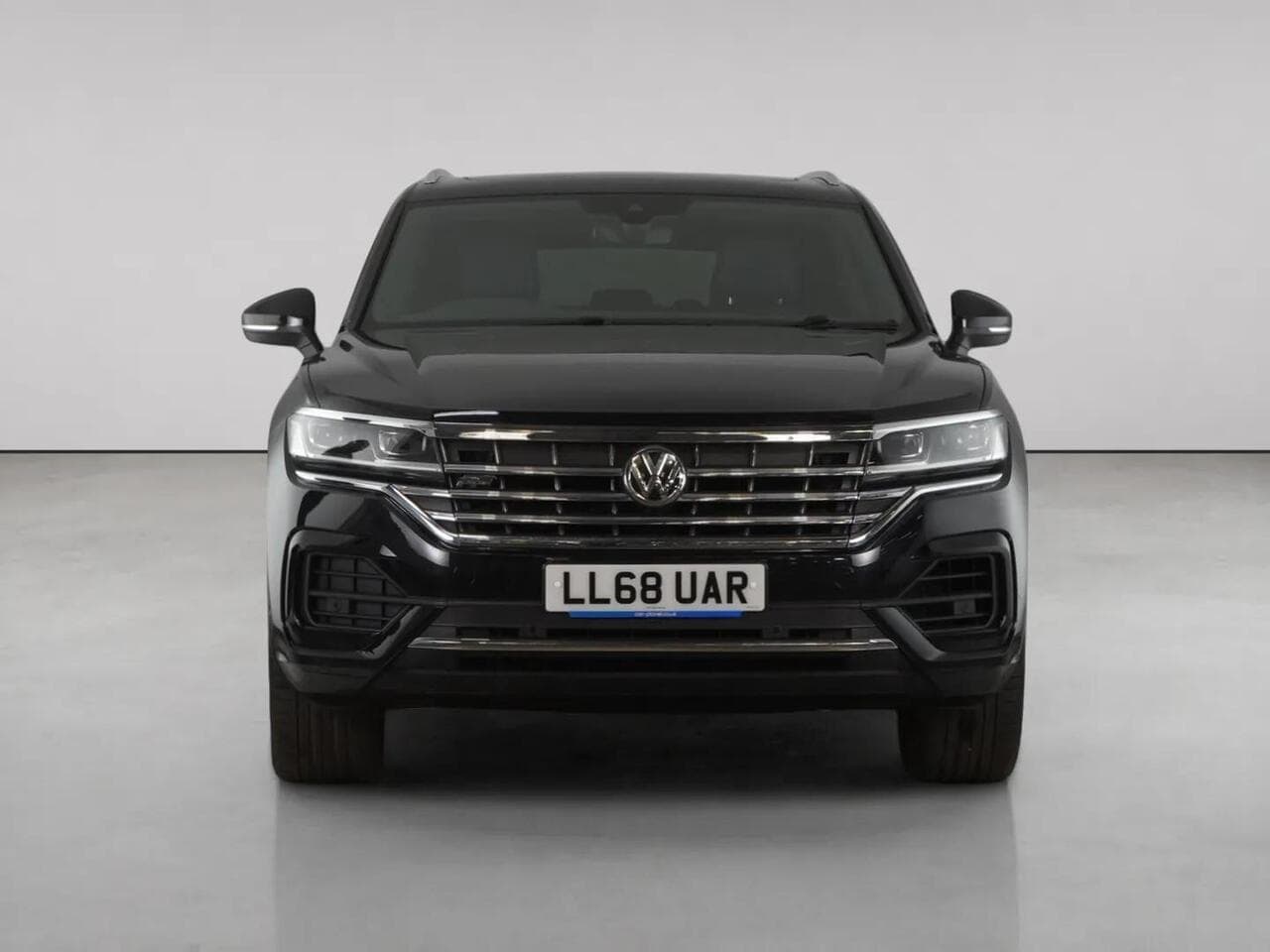 Volkswagen Touareg thumbnail Front