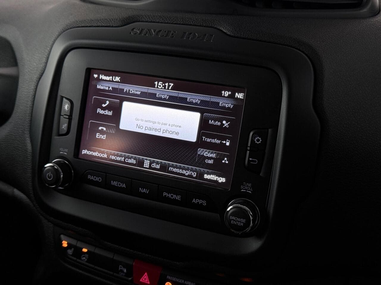 Jeep Renegade thumbnail Infotainment System