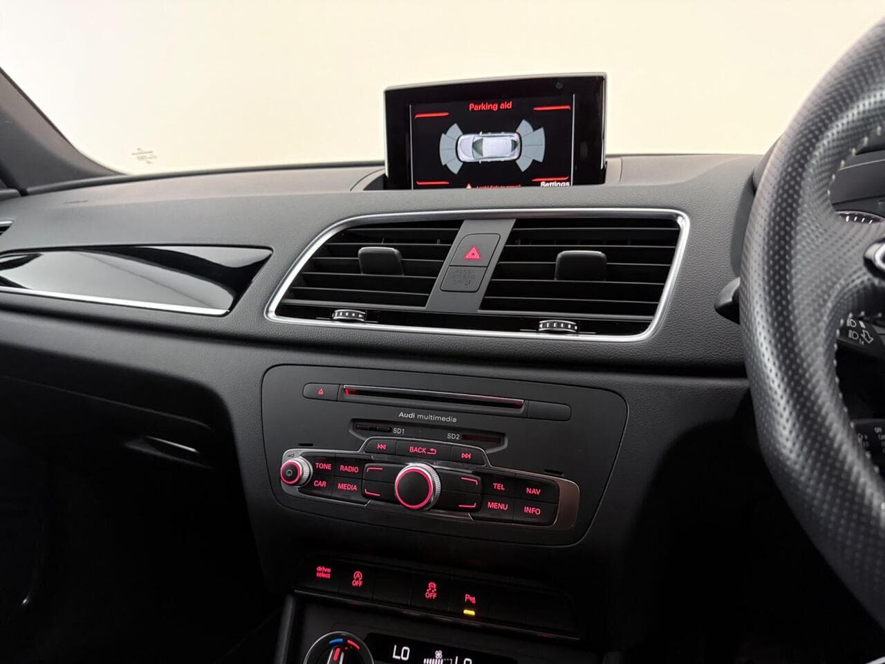 Audi Q3 thumbnail Infotainment System
