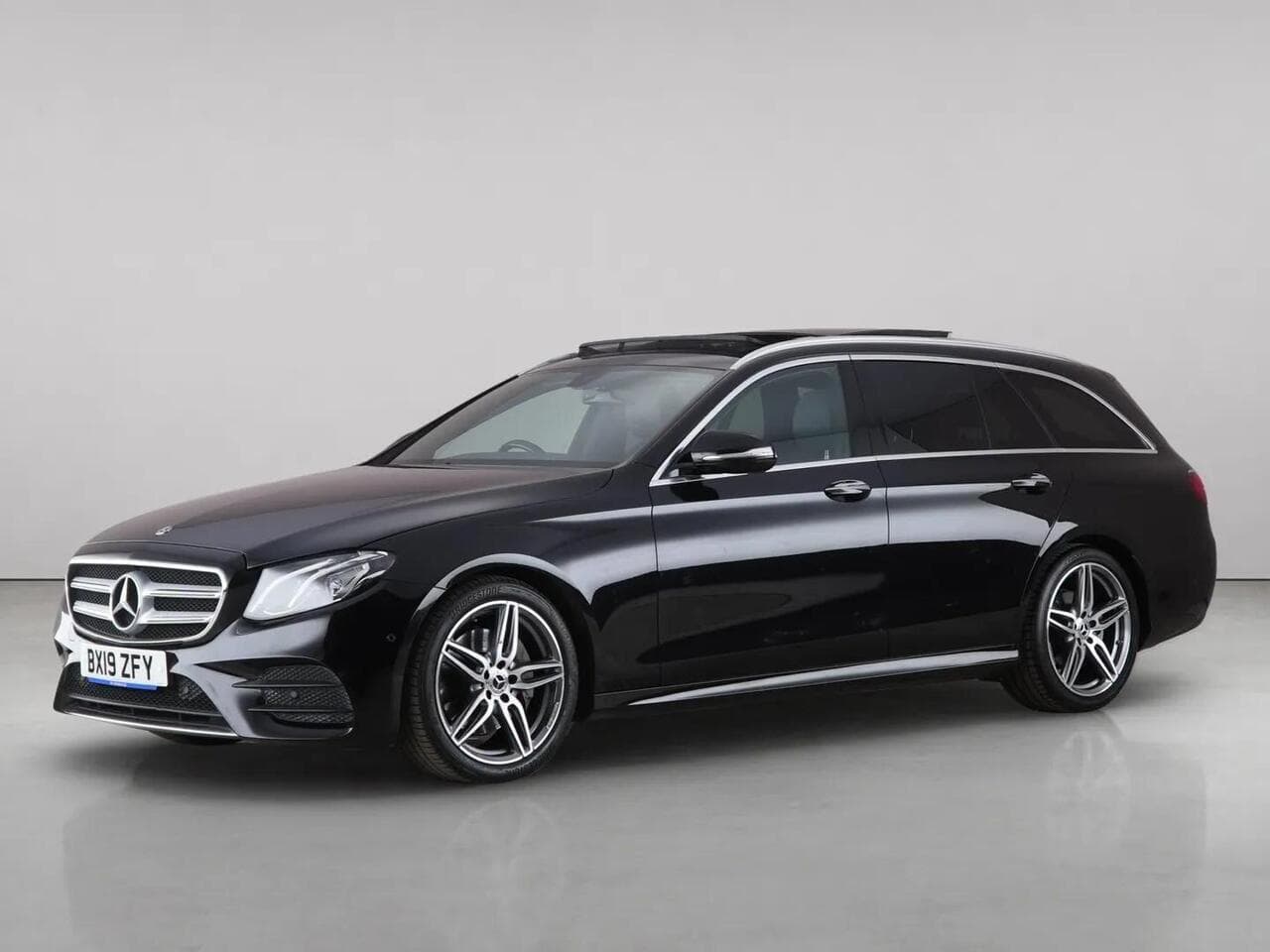 Mercedes-Benz E Class thumbnail Front Left