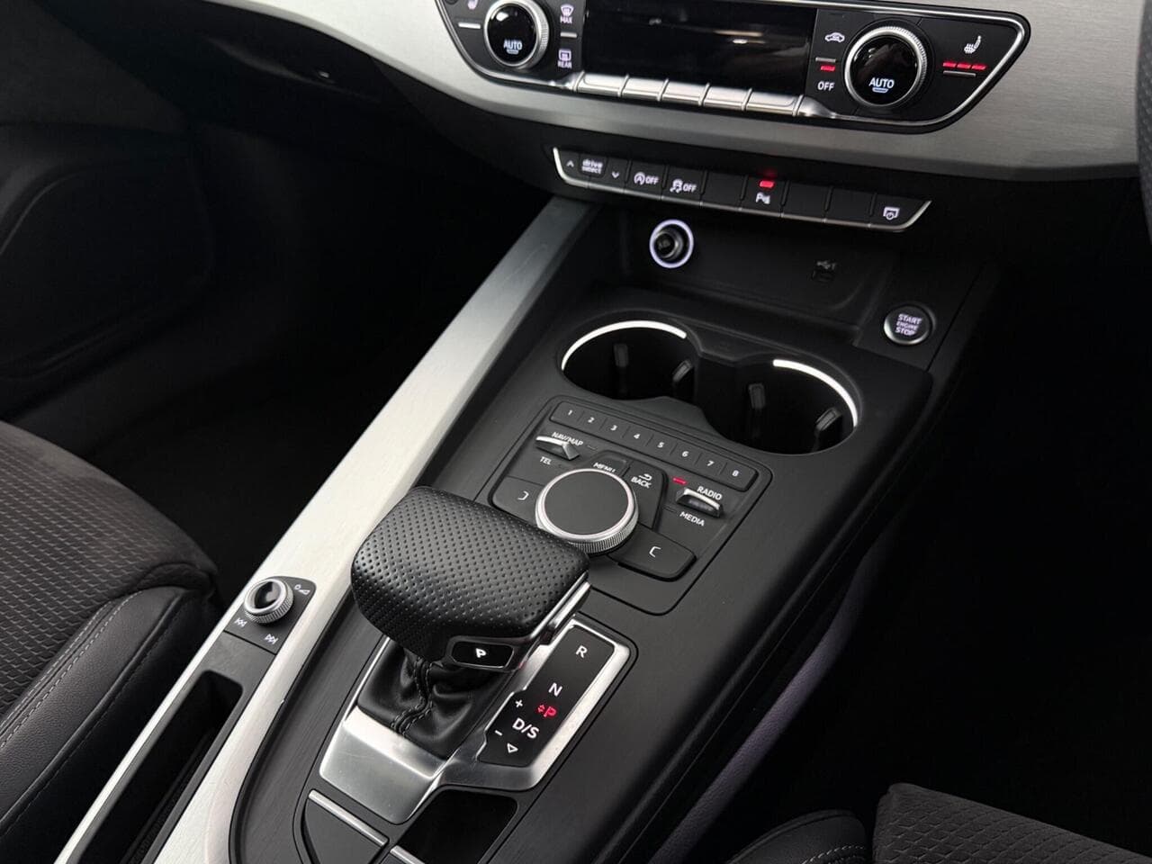 Audi A4 thumbnail Interior Front