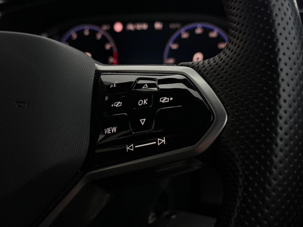 Volkswagen T-Roc thumbnail Misc Controls