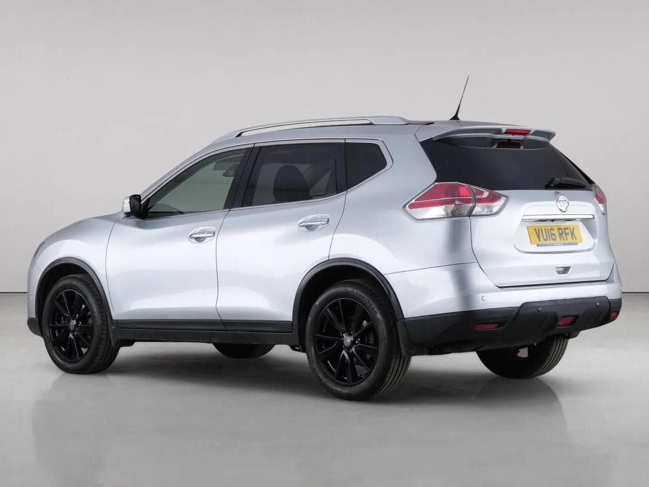 Nissan X-Trail thumbnail Rear Left