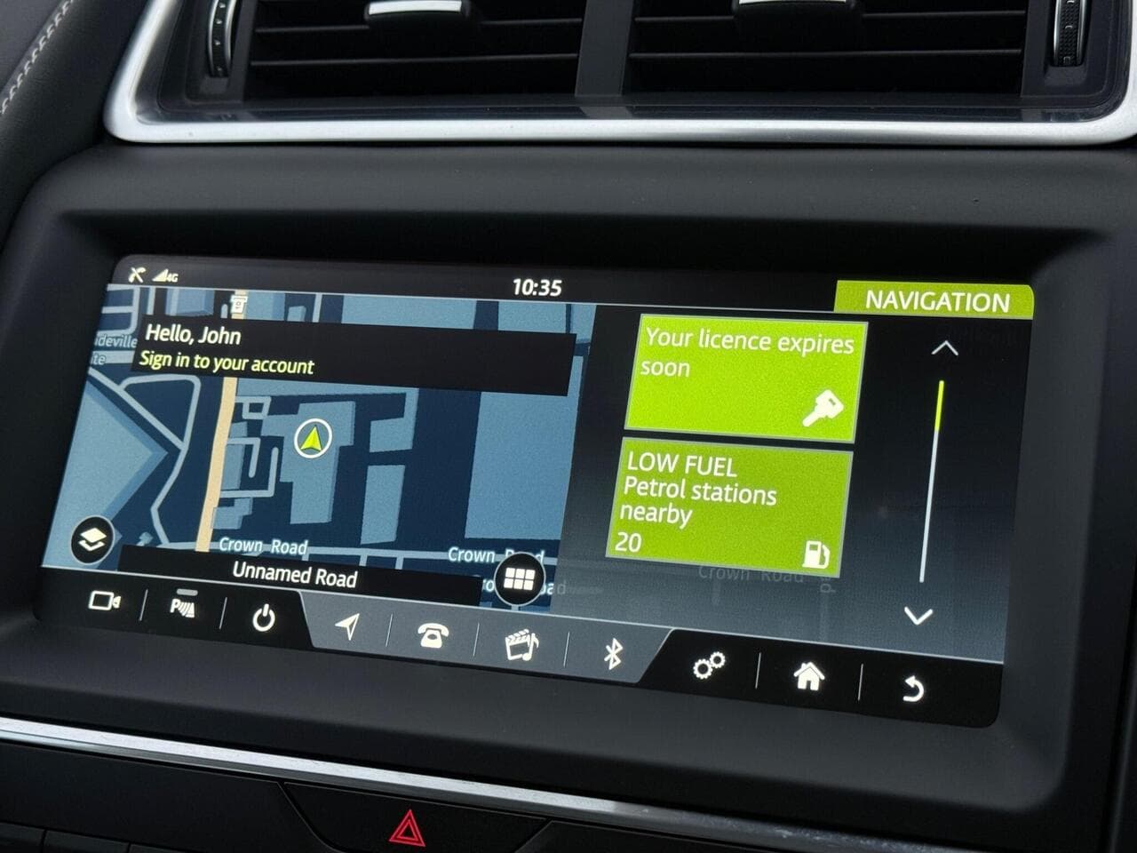 Jaguar E-PACE thumbnail Infotainment System