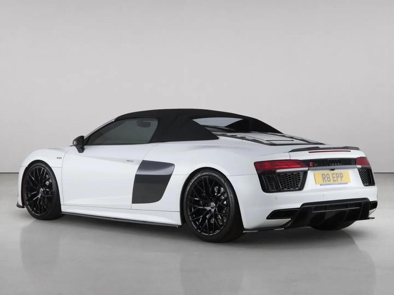 Audi R8 thumbnail Rear Left