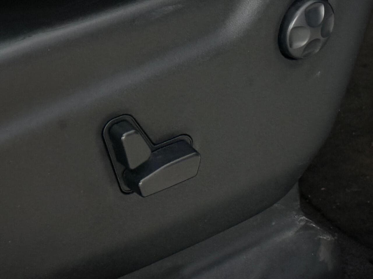 Jeep Grand Cherokee thumbnail Misc Controls