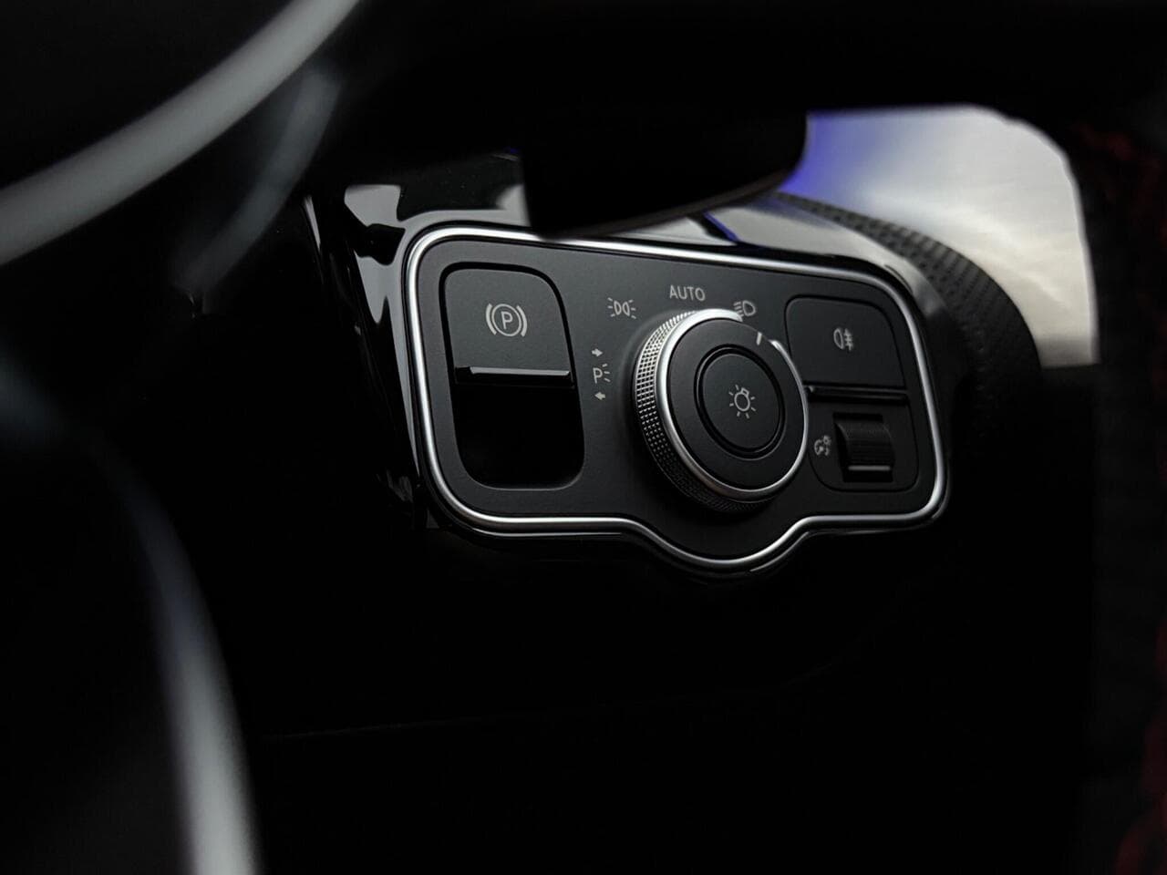 Mercedes-Benz CLA thumbnail Misc Controls
