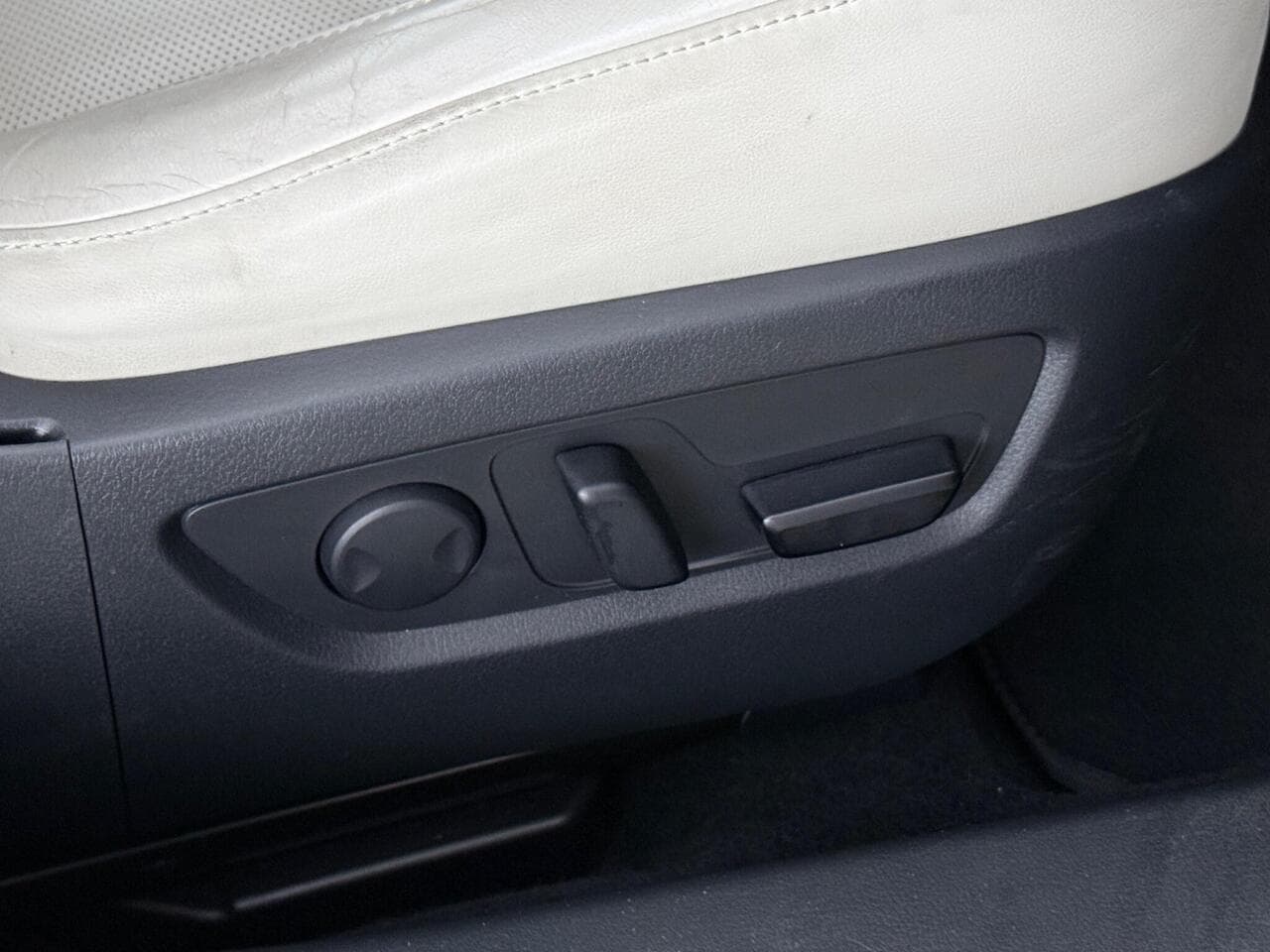 Mazda CX-30 thumbnail Misc Controls