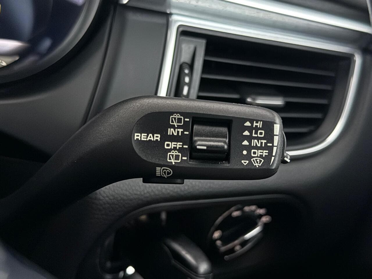 Porsche Macan thumbnail Misc Controls