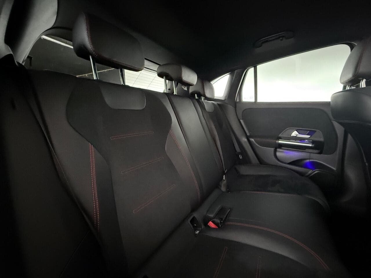 Mercedes-Benz GLA thumbnail Seats Rear