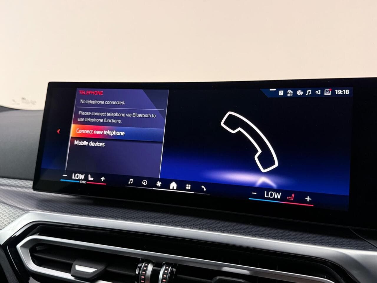 BMW i4 thumbnail Infotainment System