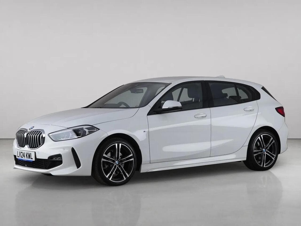BMW 1 Series thumbnail Front Left