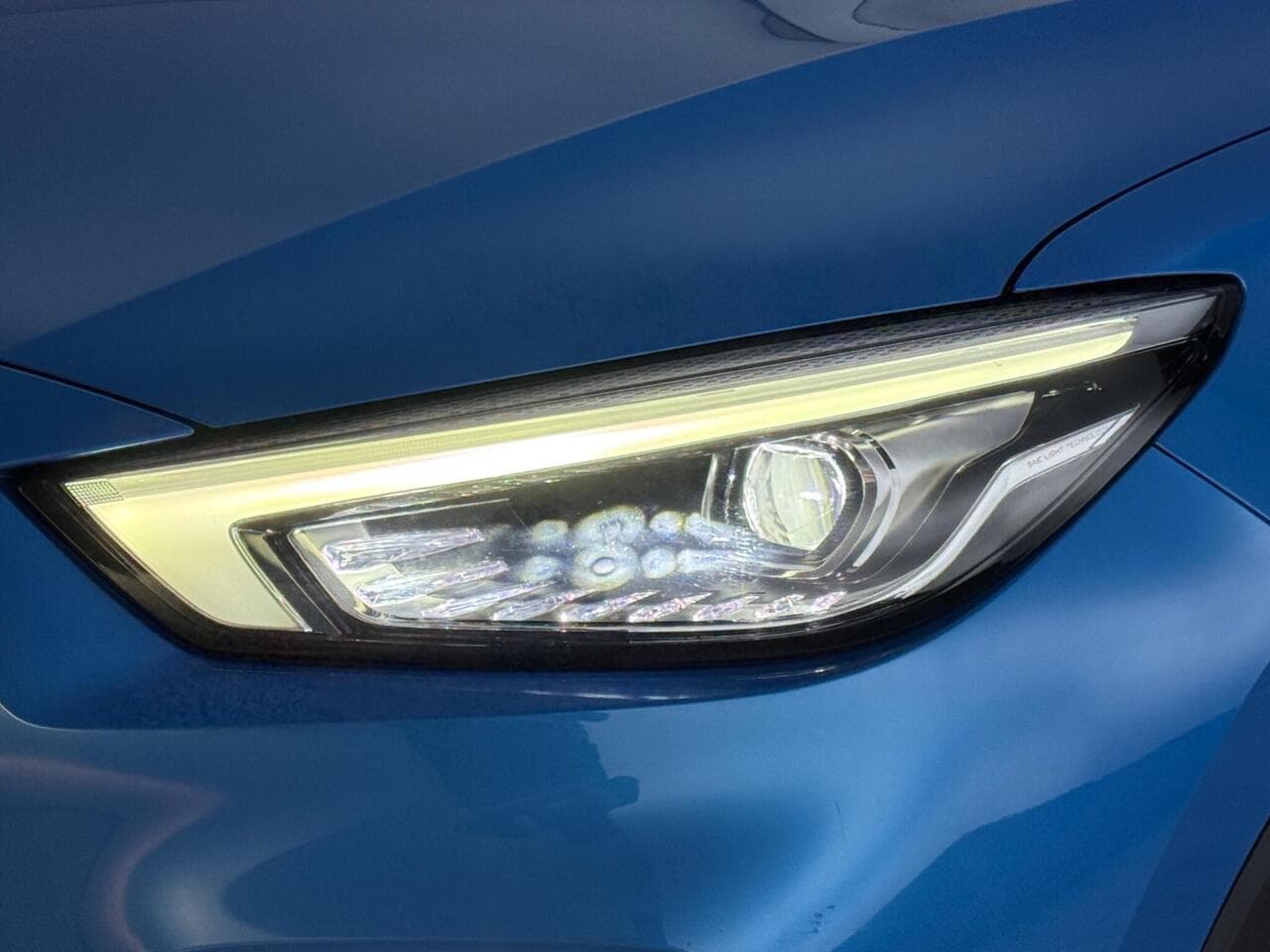 MG MG ZS thumbnail Lights Front