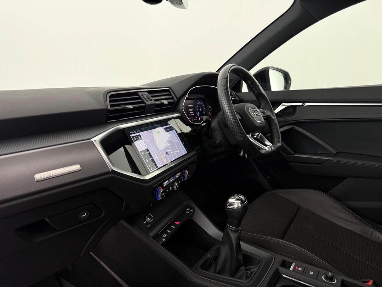 Audi Q3 thumbnail Interior Front