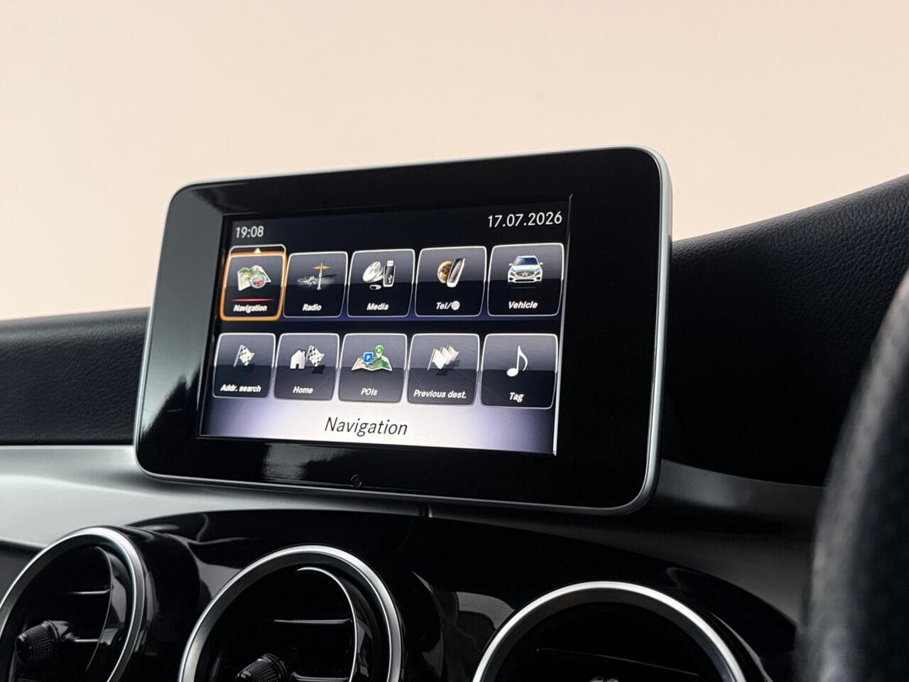 Mercedes-Benz GLC thumbnail Infotainment System