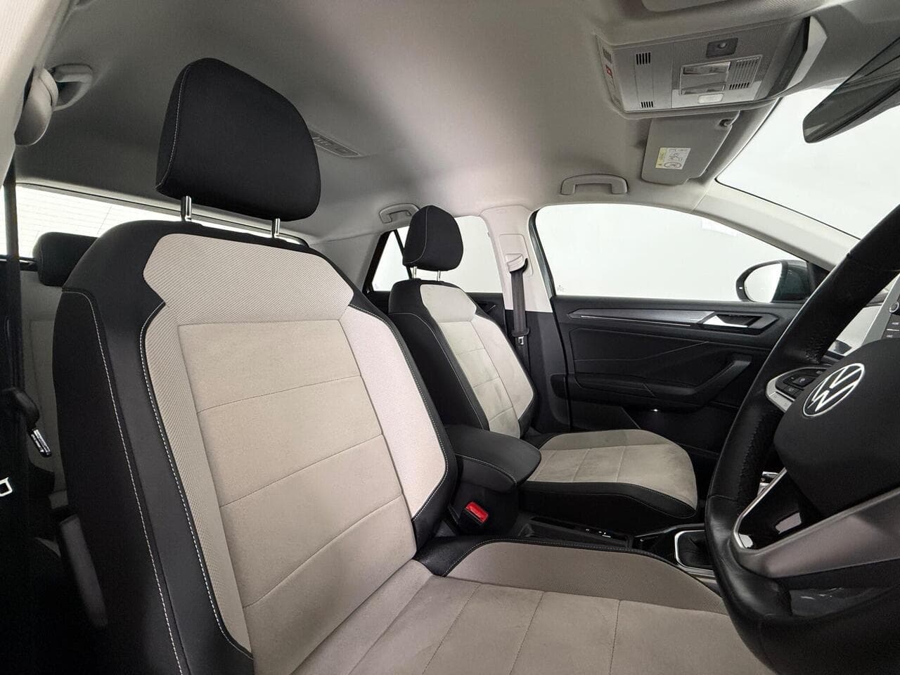 Volkswagen T-Roc thumbnail Seat Driver