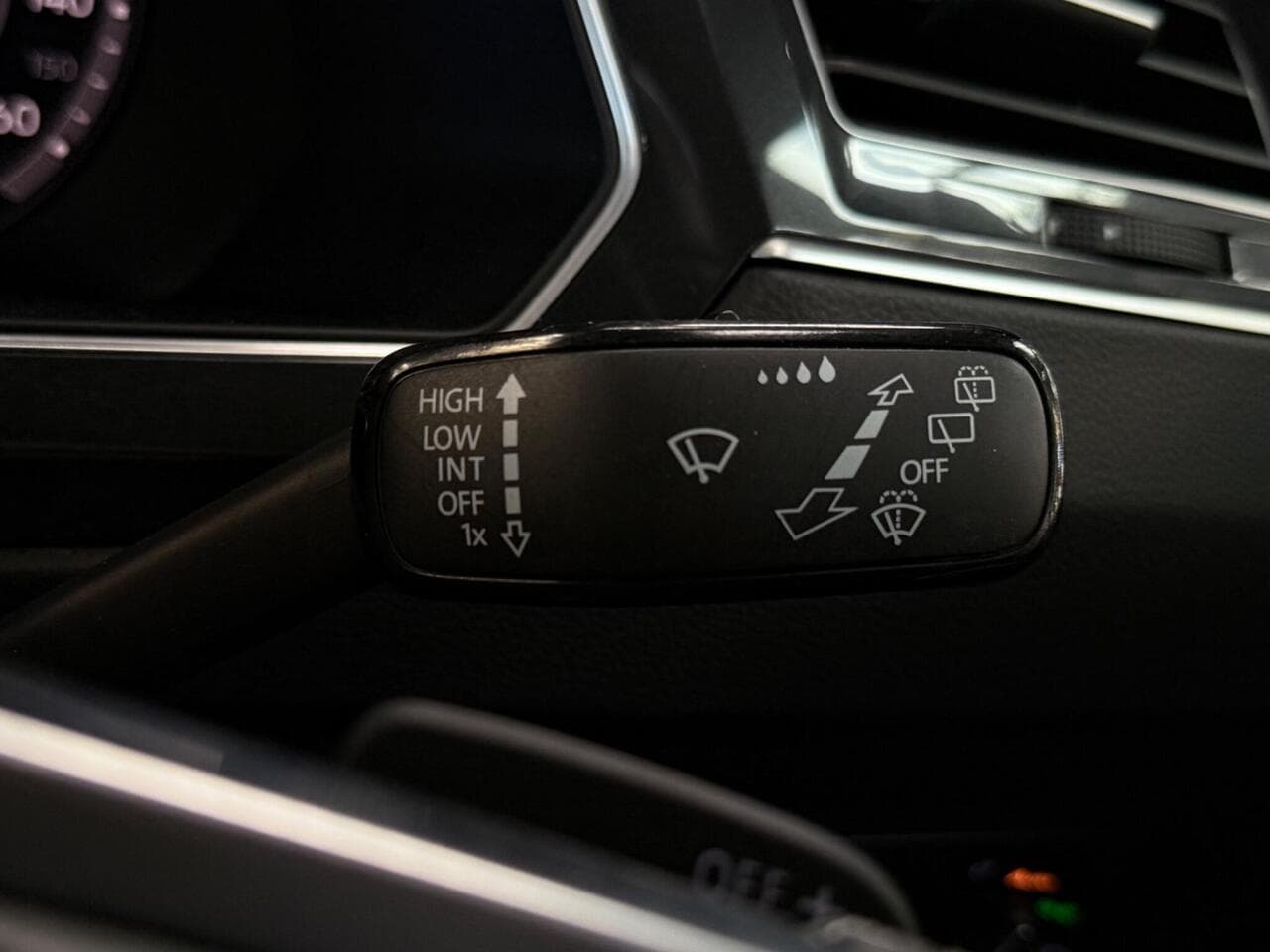 Volkswagen Tiguan thumbnail Misc Controls